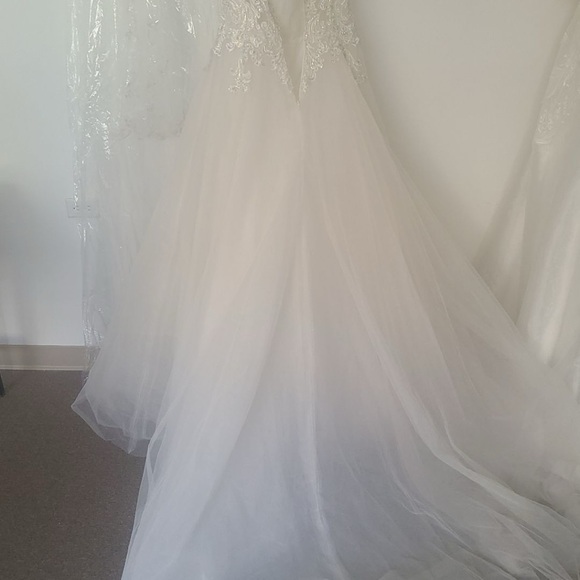 Sorrento & Midgley wedding dress - Picture 8 of 10